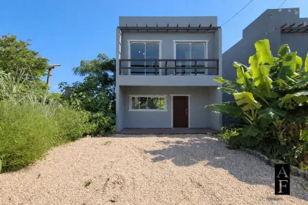 Sobrado com 3 Quartos à venda, 155m² no Ibiraquera, Imbituba