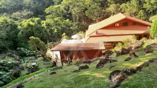 Casa de Condomínio com 4 Quartos para alugar, 500m² no Corrêas, Petrópolis