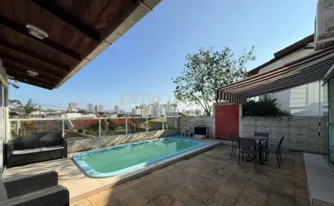 Casa com 5 Quartos para alugar, 400m² no Jardim Atlântico, Florianópolis