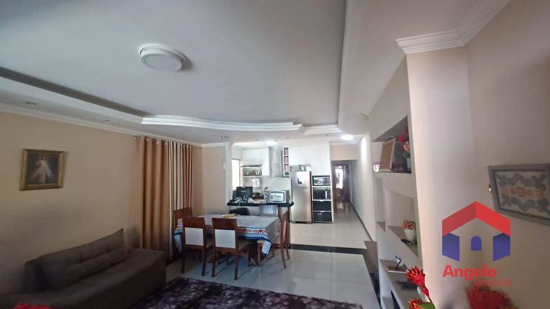 Casa com 3 quartos — Santa Mônica, Belo Horizonte