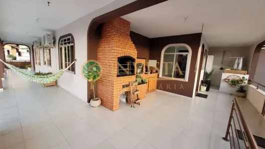 Casa com 3 Quartos para alugar, 500m² no Barreiros, São José