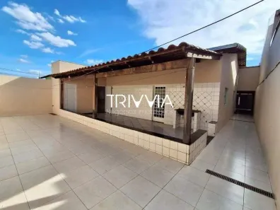 Casa com 3 Quartos para alugar, 171m² no Jardim Europa, Uberlândia