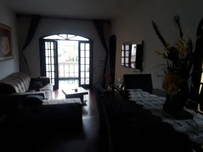 Sobrado com 5 Quartos à venda, 260m² no Jardim Ismênia, São José dos Campos