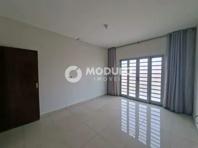Casa com 3 Quartos para alugar, 180m² no Planalto, Uberlândia