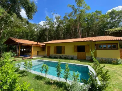 Casa de Condomínio com 4 Quartos à venda, 244m² no Itaipava, Petrópolis