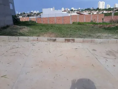 Lote/Terreno à venda, 250m² no Parque Laranjeiras, Araraquara