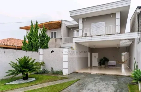Sobrado com 6 Quartos à venda, 250m² no Vila das Jabuticabeiras, Taubaté