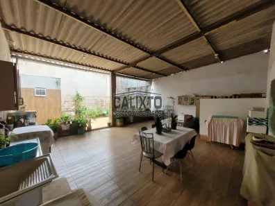 Casa com 2 Quartos à venda, 114m² no Loteamento Residencial Pequis, Uberlândia