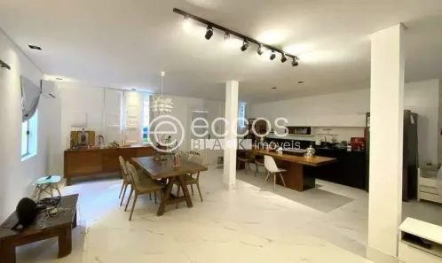 Casa com 3 Quartos à venda, 153m² no Lourdes, Belo Horizonte