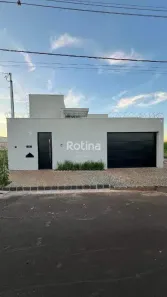 Casa com 4 Quartos para alugar, 170m² no Novo Mundo, Uberlândia