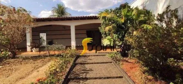 Imóvel Comercial com 3 Quartos à venda, 200m² no Nossa Senhora Aparecida, Uberlândia