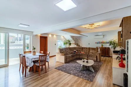 Casa com 4 Quartos à venda, 232m² no Chácara das Pedras, Porto Alegre