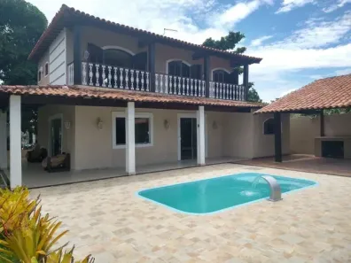 Casa com 4 Quartos à venda, 250m² no Centro, Araruama