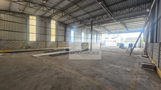 Galpão/Depósito/Armazém para alugar, 1300m² no Batistini, São Bernardo do Campo