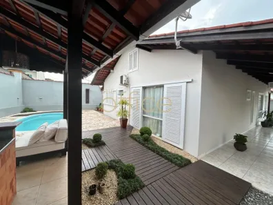 Casa com 3 Quartos à venda, 392m² no São Marcos, Joinville
