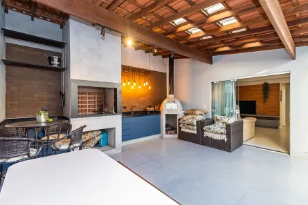 Sobrado com 3 Quartos à venda, 139m² no Santa Cândida, Curitiba