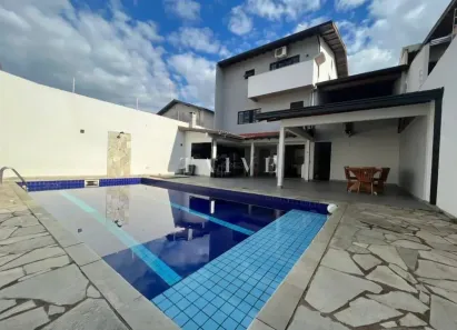 Casa com 4 Quartos à venda, 236m² no Sabará I, Londrina
