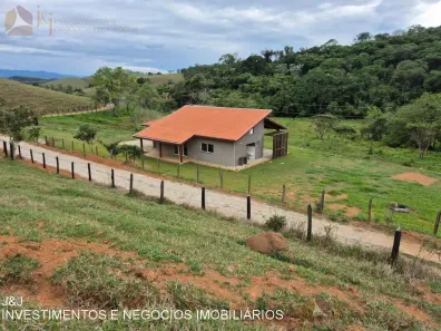 Fazenda/Sítio com 3 Quartos à venda, 220m² no Vila São Geraldo, São José dos Campos