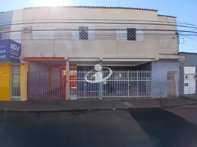 Casa com 3 Quartos para alugar, 150m² no Osvaldo Rezende, Uberlândia