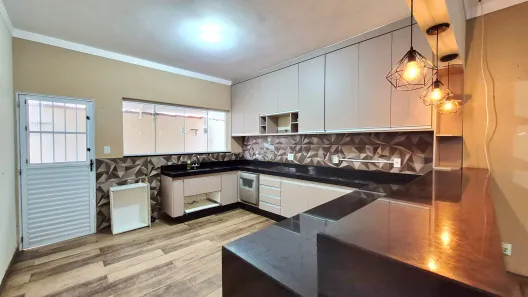 Casa com 3 Quartos para venda ou aluguel, 272m² no Jardim Chapadão, Campinas