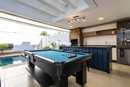 Sobrado com 3 Quartos à venda, 240m² no Uberaba, Curitiba