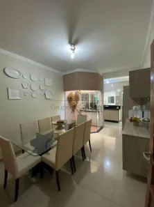 Sobrado com 4 Quartos à venda, 130m² no Loteamento Villa Branca, Jacareí