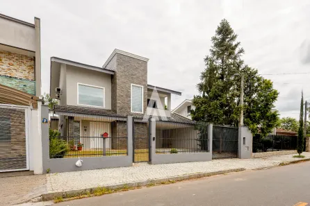 Sobrado com 3 Quartos à venda, 239m² no Costa e Silva, Joinville