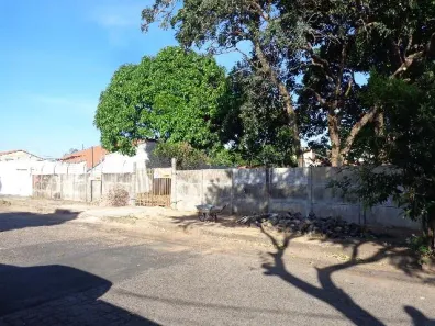 Lote/Terreno para alugar, 810m² no Presidente Roosevelt, Uberlândia