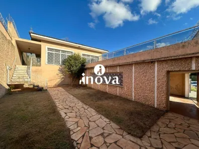 Imóvel Comercial com 4 Quartos à venda, 334m² no São Benedito, Uberaba