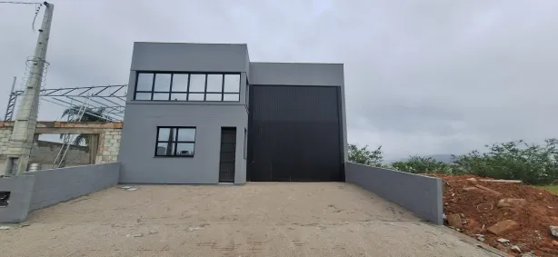 Galpão/Depósito/Armazém com 3 Quartos para alugar, 332m² no Pachecos, Palhoça