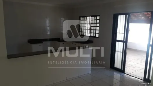 Casa com 2 Quartos para alugar, 75m² no Jardim Colina, Uberlândia