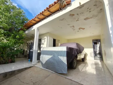 Casa com 3 Quartos para alugar, 180m² no Saci, Teresina