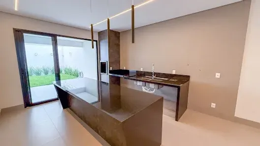 Casa com 3 Quartos à venda, 202m² no Novo Mundo, Uberlândia