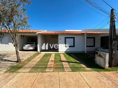 Casa com 3 Quartos para alugar, 80m² no Aclimação, Uberlândia