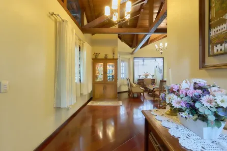 Casa com 3 Quartos à venda, 636m² no Santa Felicidade, Curitiba