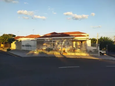 Casa com 3 Quartos para alugar, 239m² no Jardim dos Seixas, São José do Rio Preto