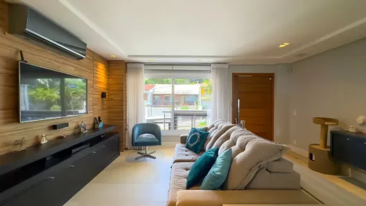 Sobrado com 3 Quartos à venda, 315m² no Chácara das Pedras, Porto Alegre