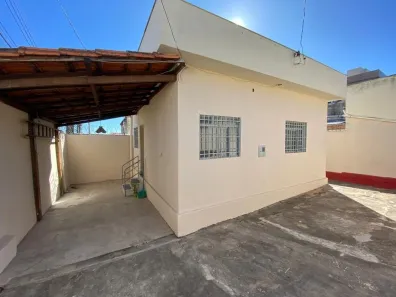 Casa com 2 Quartos para alugar, 70m² no Renascença, Belo Horizonte