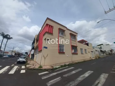 Casa com 3 Quartos para alugar, 300m² no Centro, Uberlândia