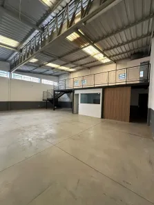 Galpão/Depósito/Armazém para alugar, 200m² no Primeiro de Maio, Belo Horizonte