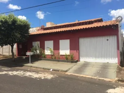 Casa com 3 Quartos à venda, 300m² no Carajás, Uberlândia
