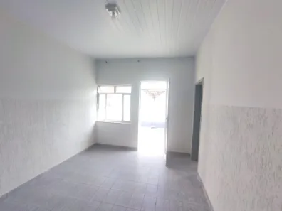Casa com 1 Quarto para alugar, 32m² no Ramos, Rio de Janeiro