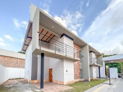 Sobrado com 3 Quartos à venda no Turu, São Luís