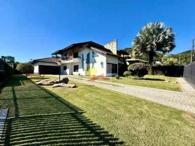 Casa com 4 Quartos à venda, 309m² no Iririú, Joinville