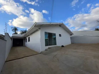 Casa com 4 Quartos para alugar, 200m² no Conjunto Residencial Vivendas do Arvoredo, Londrina