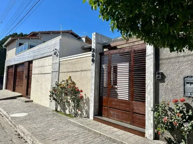Casa com 3 Quartos à venda, 235m² no Jardim Rony, Guaratinguetá