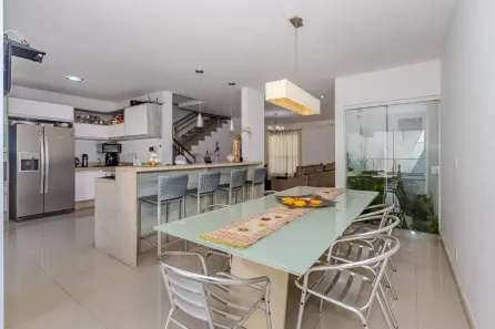 Casa com 3 Quartos para alugar, 209m² no Praia dos Amores, Balneário Camboriú