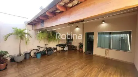 Casa com 2 Quartos à venda, 113m² no Novo Mundo, Uberlândia