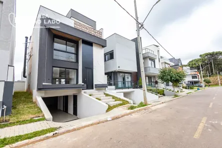 Casa de Condomínio com 3 Quartos à venda, 231m² no Santa Cândida, Curitiba