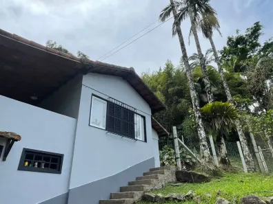 Casa com 3 Quartos para alugar, 150m² no Duarte Silveira, Petrópolis